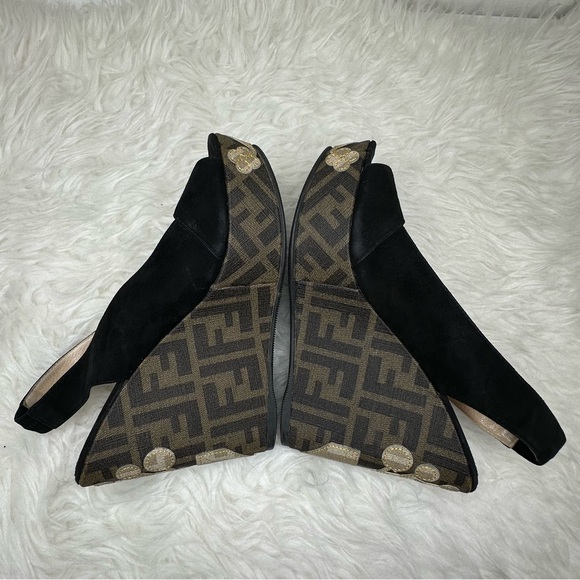 Fendi Women’s Suede Zucca Appliqued Wedge
Platform Slingback Sandals Size 39 - Picture 12 of 14